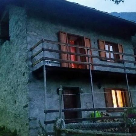 Casa Indipendente Val D'Ayas - Challand Saint Anselme Екстер'єр фото