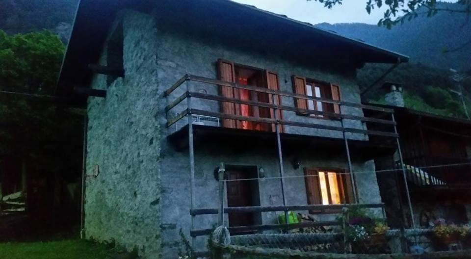 Casa Indipendente Val D'Ayas - Challand Saint Anselme Екстер'єр фото